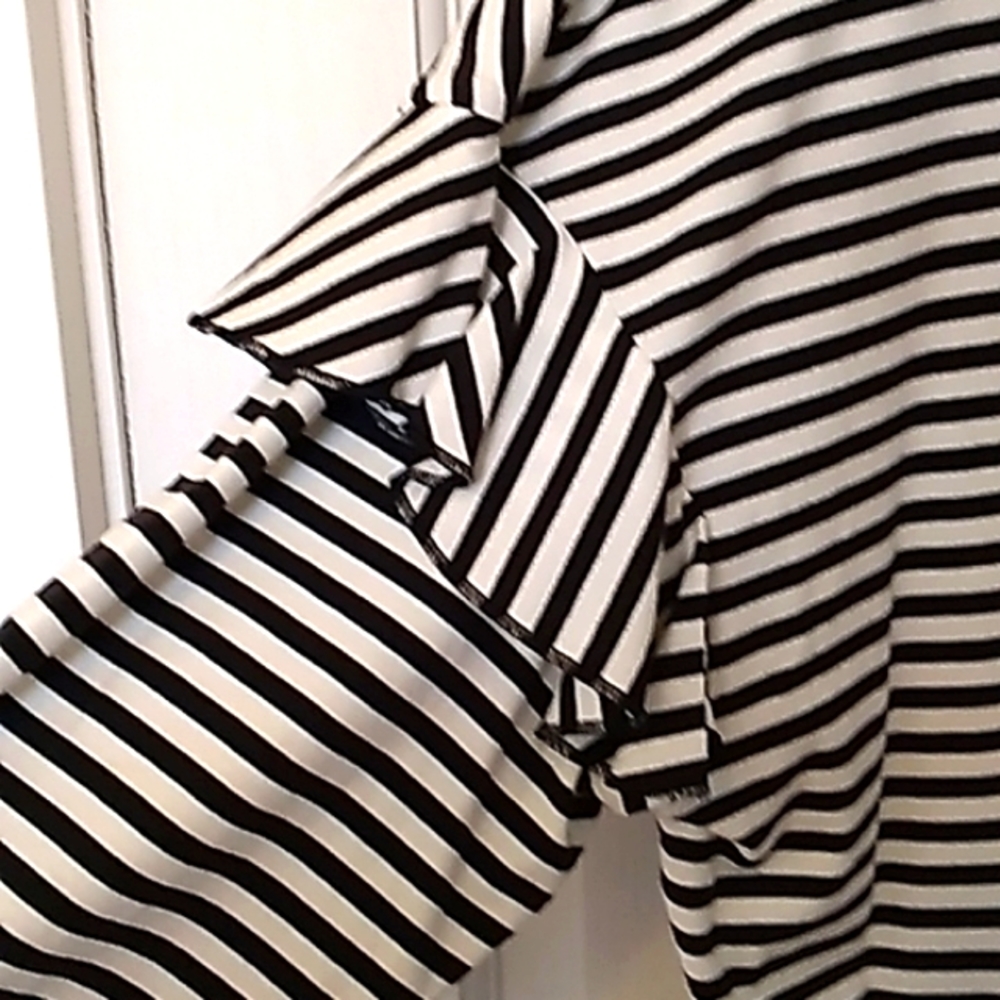Ruffle Top! - Picture 5 of 6